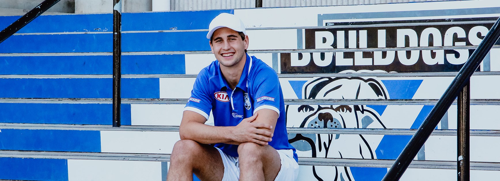 Lachlan Lewis extends his contract with the Bulldogs until the end of 2021