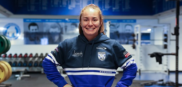 NRLW star Renee Targett lends her advice to the Tarsha Gale side