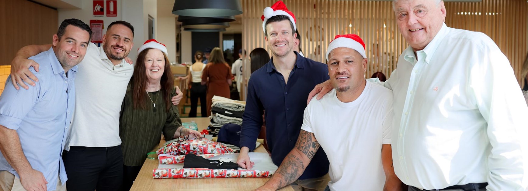 The Bulldogs joined forces with Laundy Hotels staff yesterday, helping to wrap over 400 XMAS gifts for Pass it On's third annual XMAS gifting campaign for the homeless.