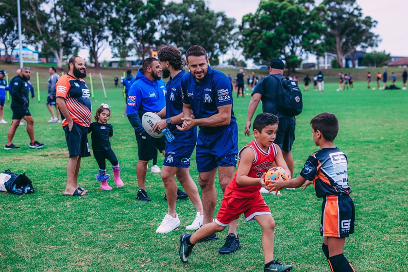 Bulldogs players assisted in hosting the Junior League clinic at Greenacre Tigers.
