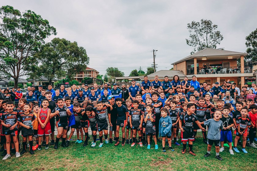 The Bulldogs NRL squad with local, Greenacre Tigers Junior Rugby League Club players.
