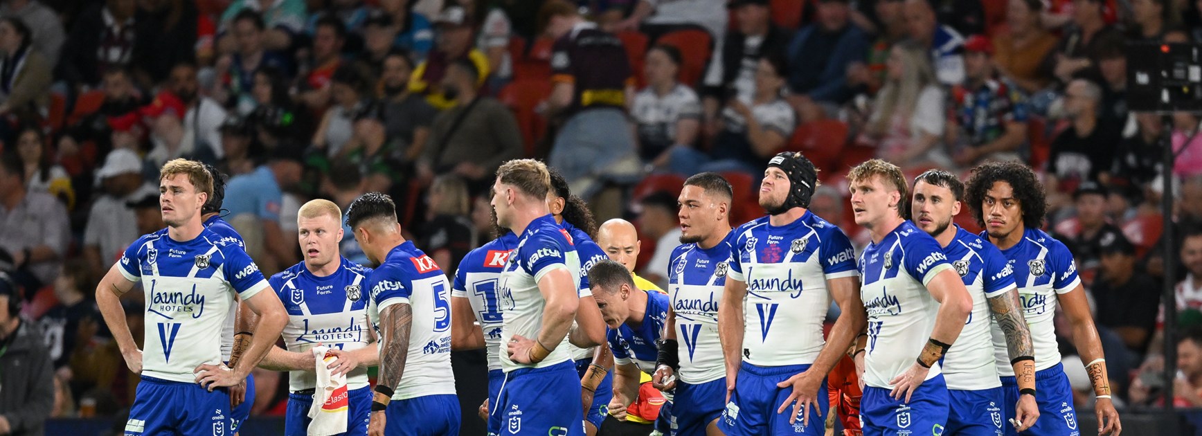 Bulldogs Go Down To Sharks At Magic Round